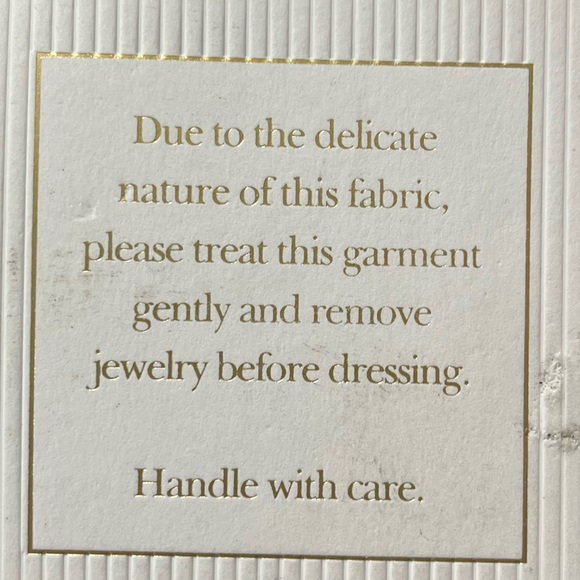 Mac Duggal/NWT Floral Applique Boat Neck Short Sleeve Gown, Black 67711 - Picture 11 of 14